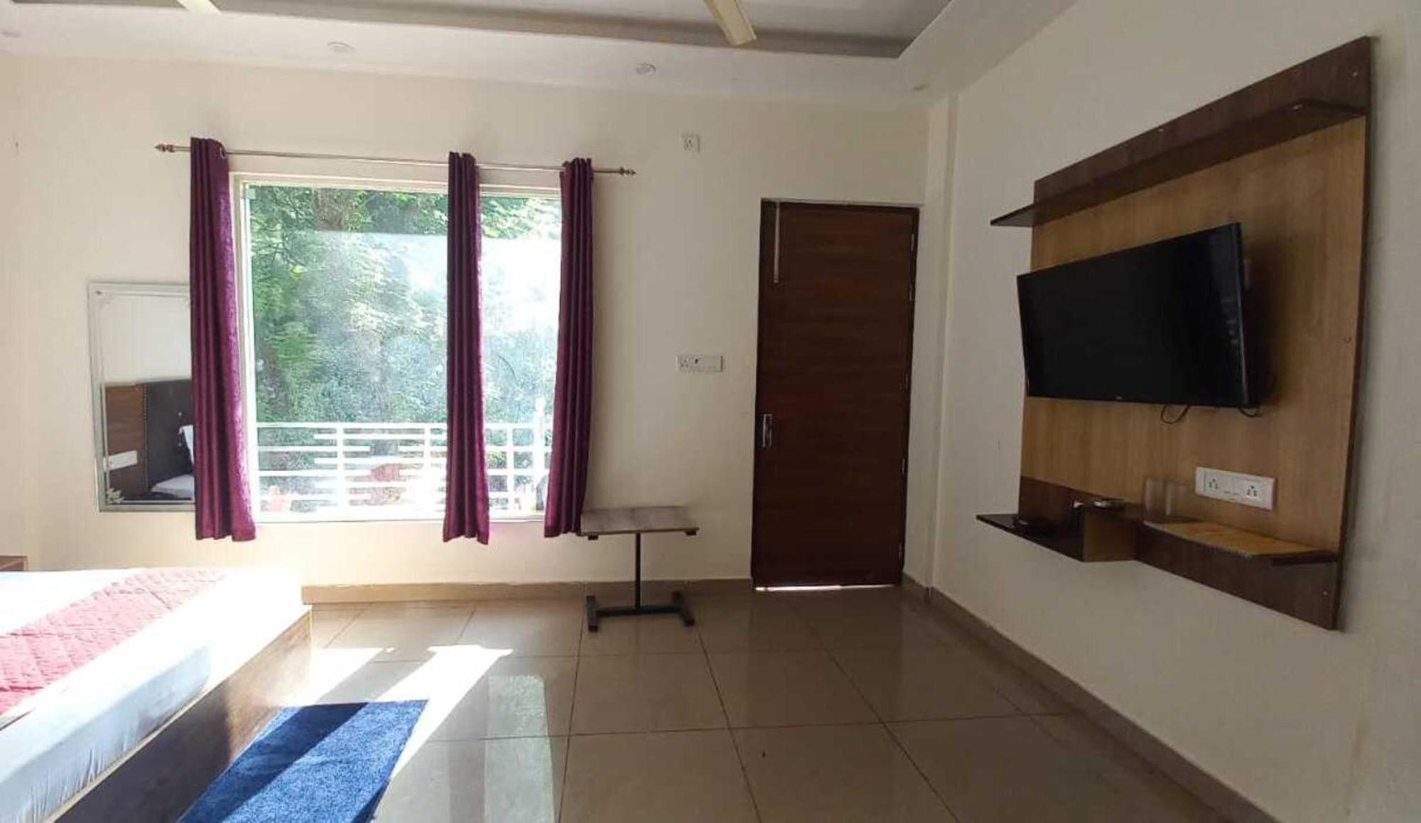 Sunny Pines Resort Lansdowne Luaran gambar