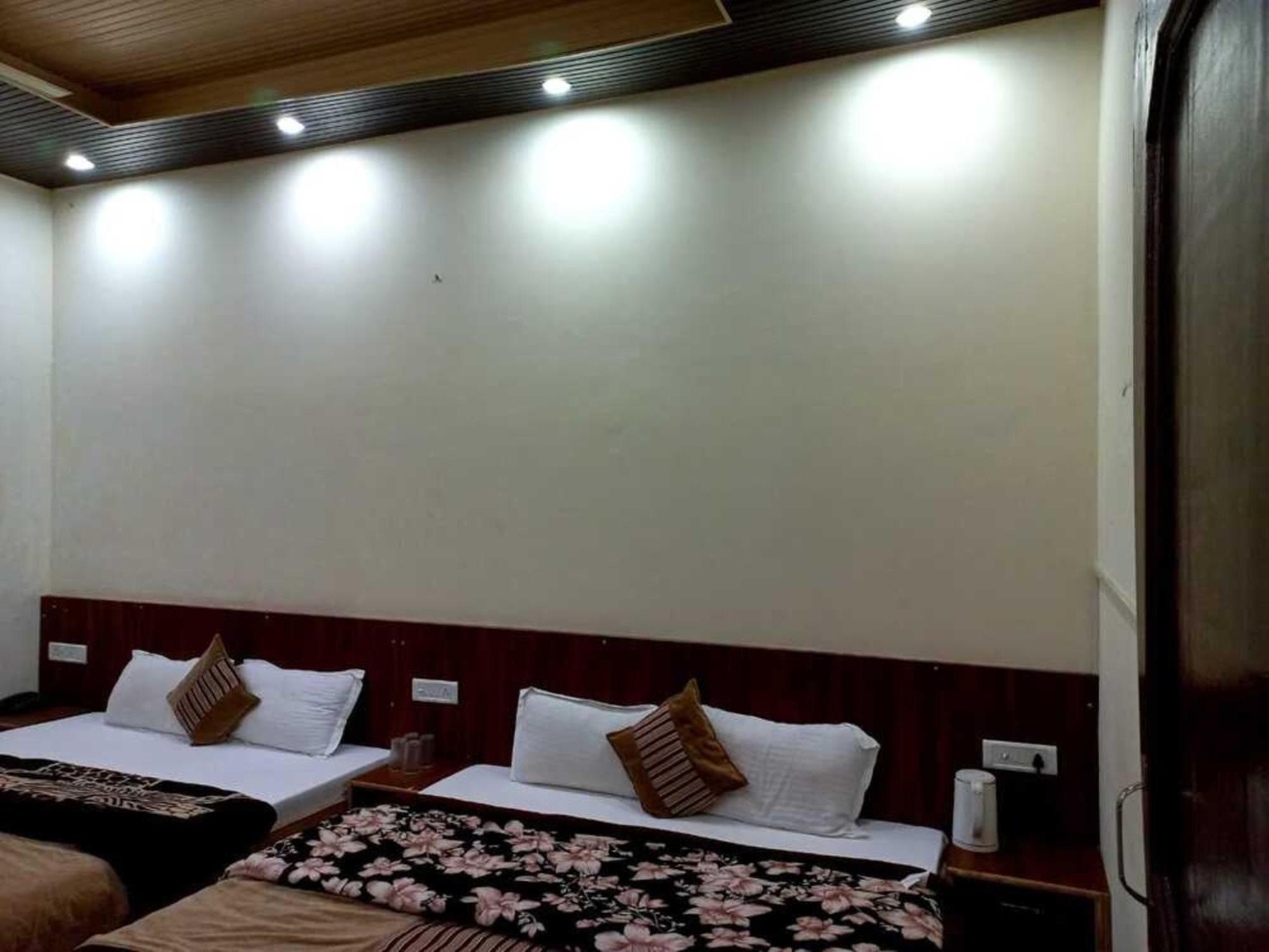 Sunny Pines Resort Lansdowne Luaran gambar