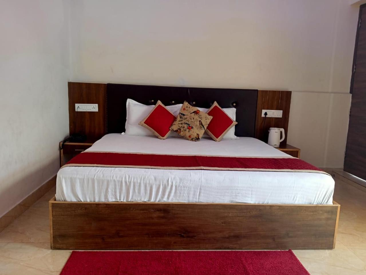 Sunny Pines Resort Lansdowne Luaran gambar